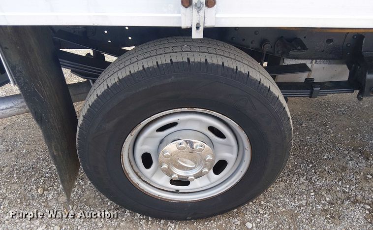 image for item NU9716 2012 Ford F250 Super Duty flatbed pickup truck