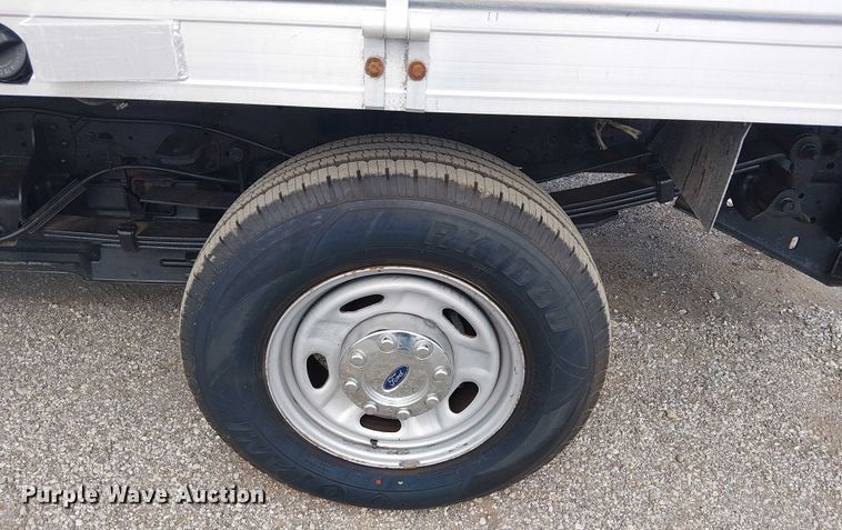 image for item NU9716 2012 Ford F250 Super Duty flatbed pickup truck