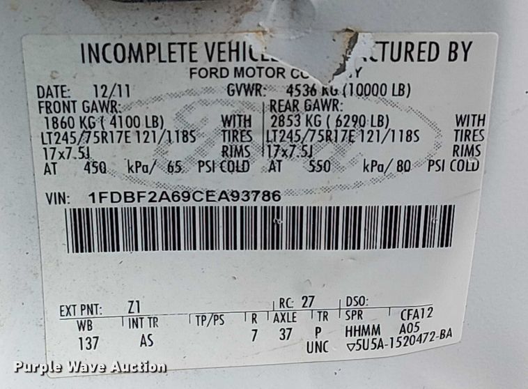 image for item NU9716 2012 Ford F250 Super Duty flatbed pickup truck