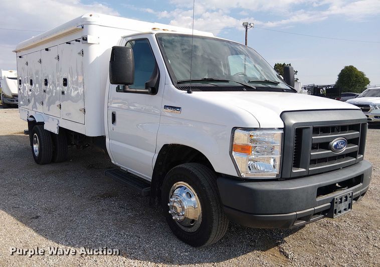 image for item NU9721 2018 Ford E450 Super Duty delivery truck