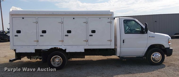 image for item NU9721 2018 Ford E450 Super Duty delivery truck