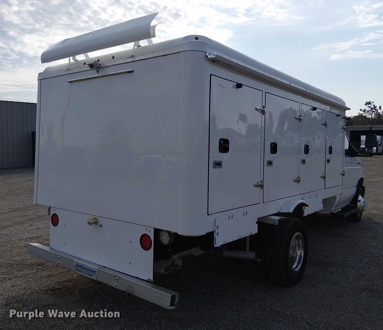 image for item NU9721 2018 Ford E450 Super Duty delivery truck