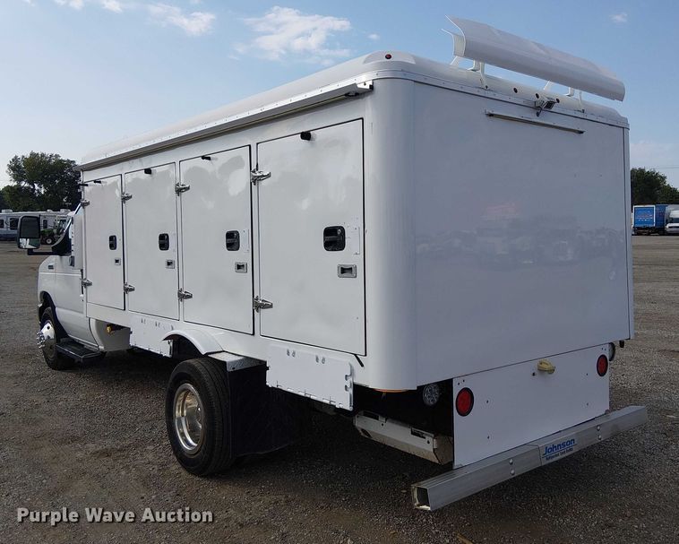 image for item NU9721 2018 Ford E450 Super Duty delivery truck