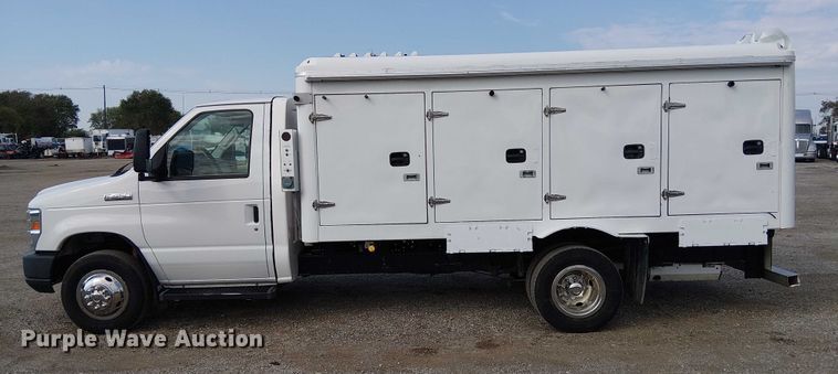 image for item NU9721 2018 Ford E450 Super Duty delivery truck