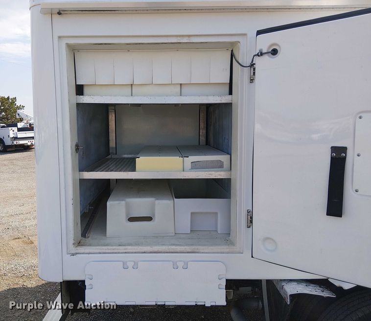 image for item NU9721 2018 Ford E450 Super Duty delivery truck