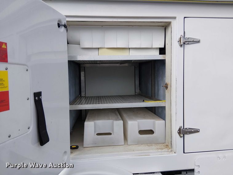 image for item NU9721 2018 Ford E450 Super Duty delivery truck