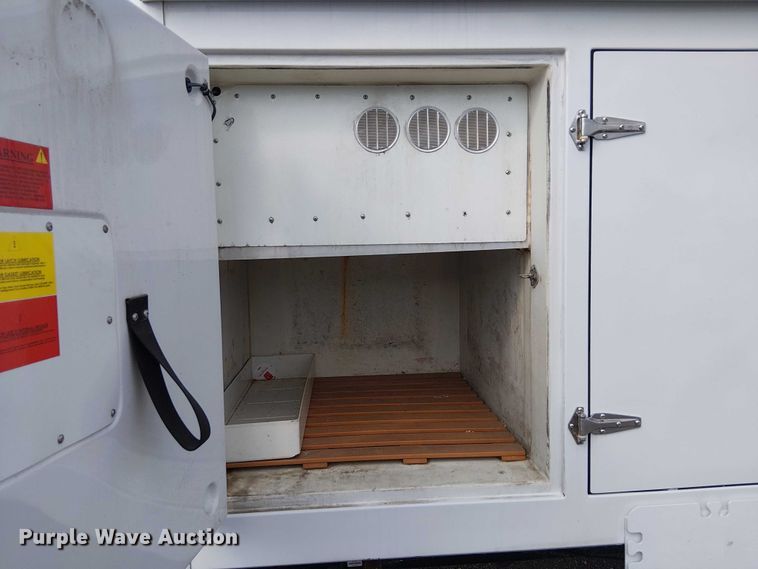 image for item NU9721 2018 Ford E450 Super Duty delivery truck