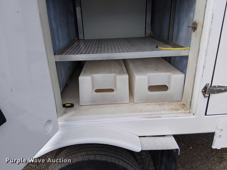 image for item NU9721 2018 Ford E450 Super Duty delivery truck