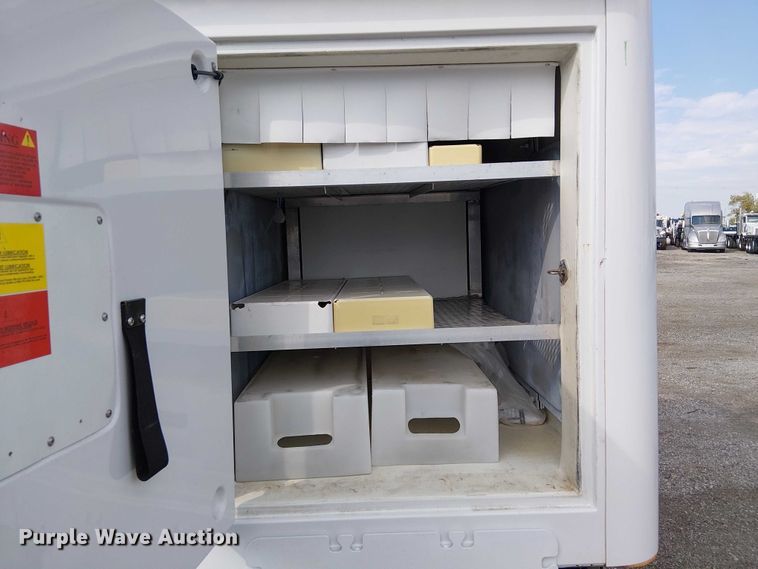 image for item NU9721 2018 Ford E450 Super Duty delivery truck