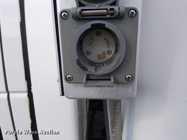 image for item NU9721 2018 Ford E450 Super Duty delivery truck