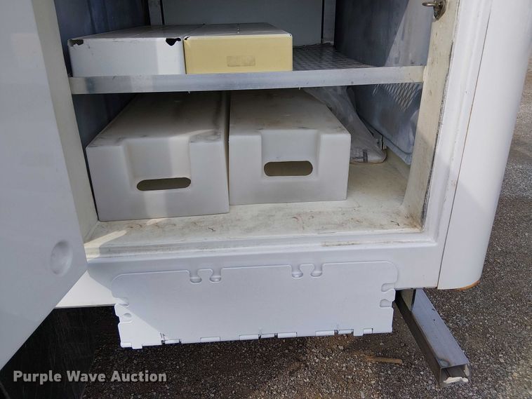 image for item NU9721 2018 Ford E450 Super Duty delivery truck