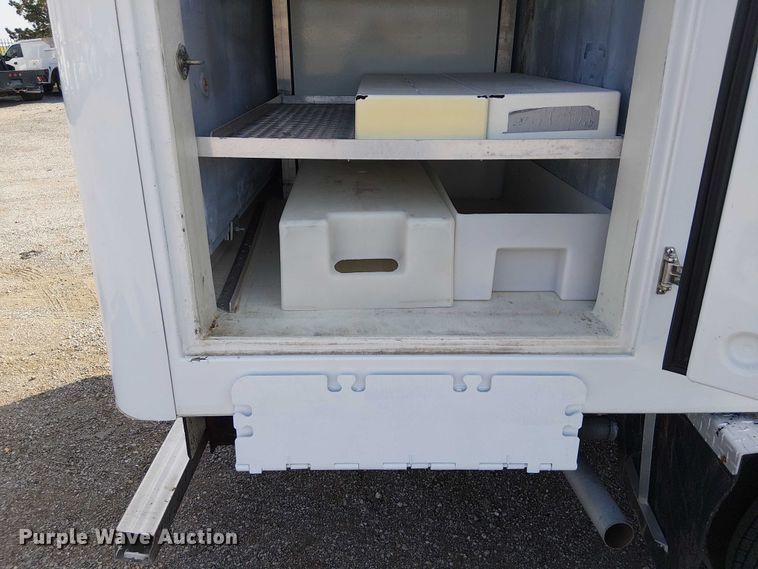 image for item NU9721 2018 Ford E450 Super Duty delivery truck