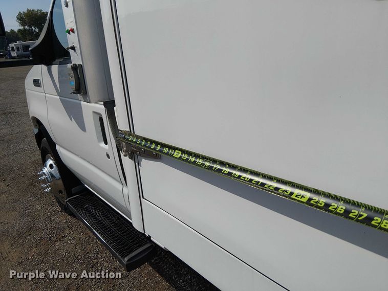 image for item NU9721 2018 Ford E450 Super Duty delivery truck