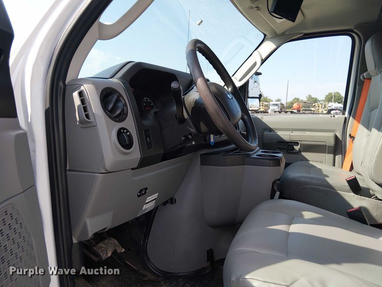 image for item NU9721 2018 Ford E450 Super Duty delivery truck