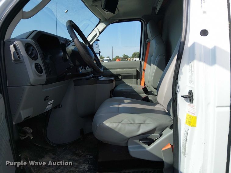 image for item NU9721 2018 Ford E450 Super Duty delivery truck