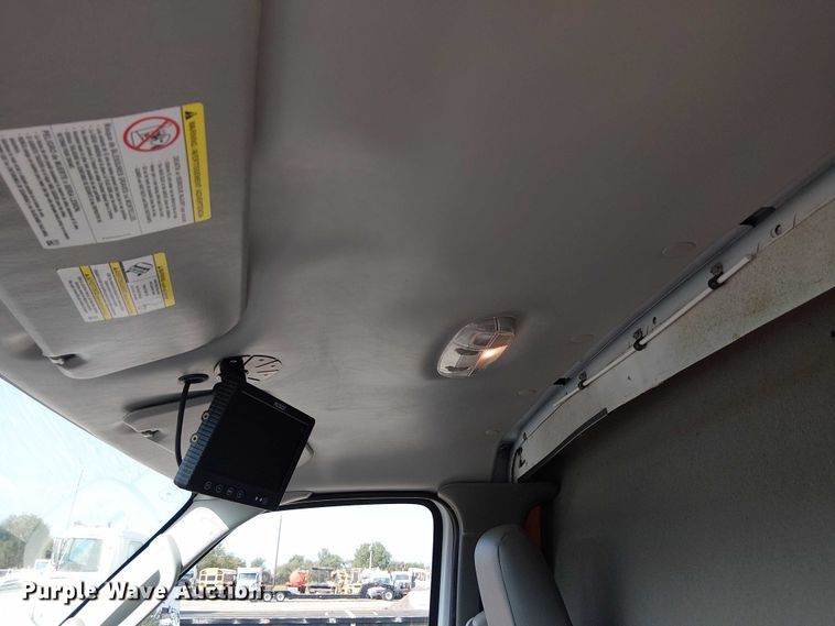 image for item NU9721 2018 Ford E450 Super Duty delivery truck