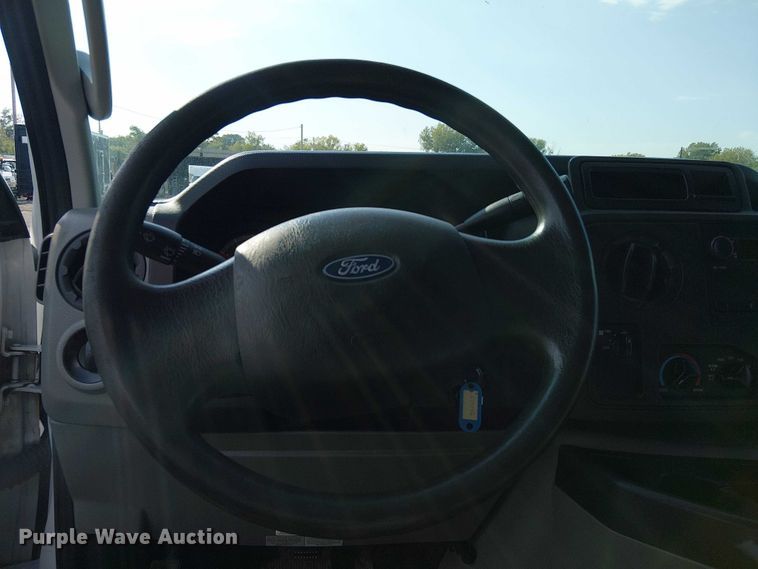 image for item NU9721 2018 Ford E450 Super Duty delivery truck