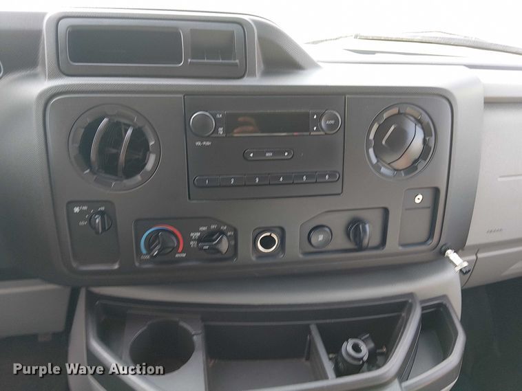 image for item NU9721 2018 Ford E450 Super Duty delivery truck