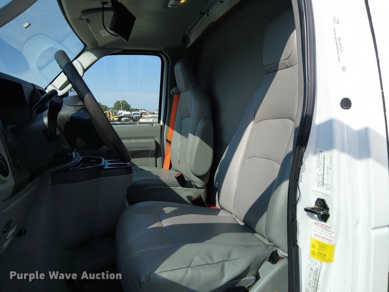 image for item NU9721 2018 Ford E450 Super Duty delivery truck