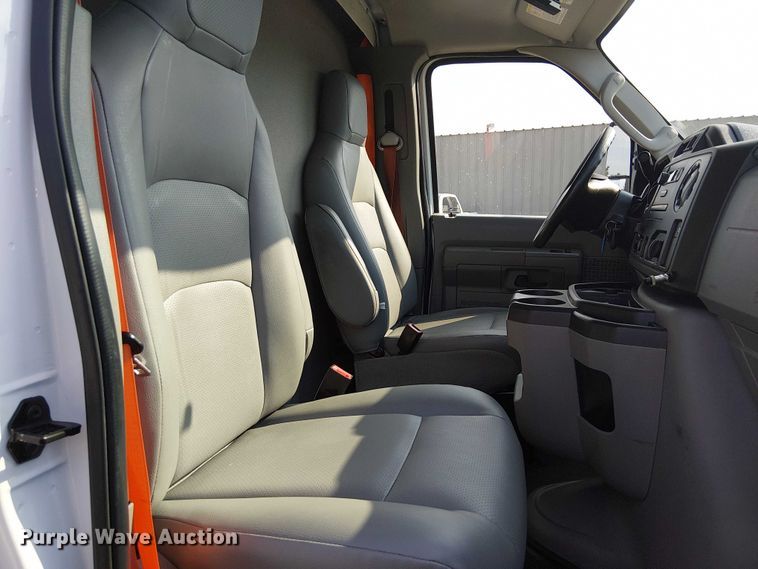 image for item NU9721 2018 Ford E450 Super Duty delivery truck