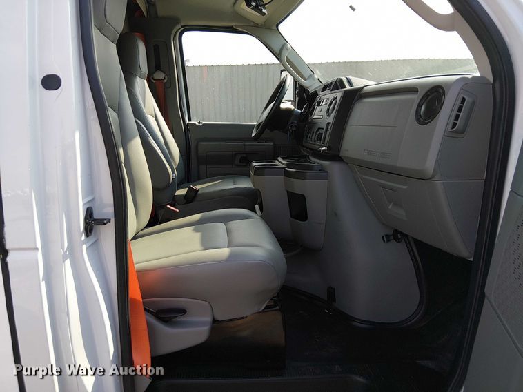 image for item NU9721 2018 Ford E450 Super Duty delivery truck