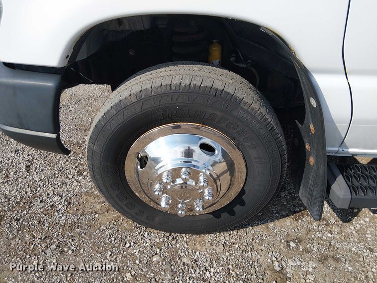 image for item NU9721 2018 Ford E450 Super Duty delivery truck