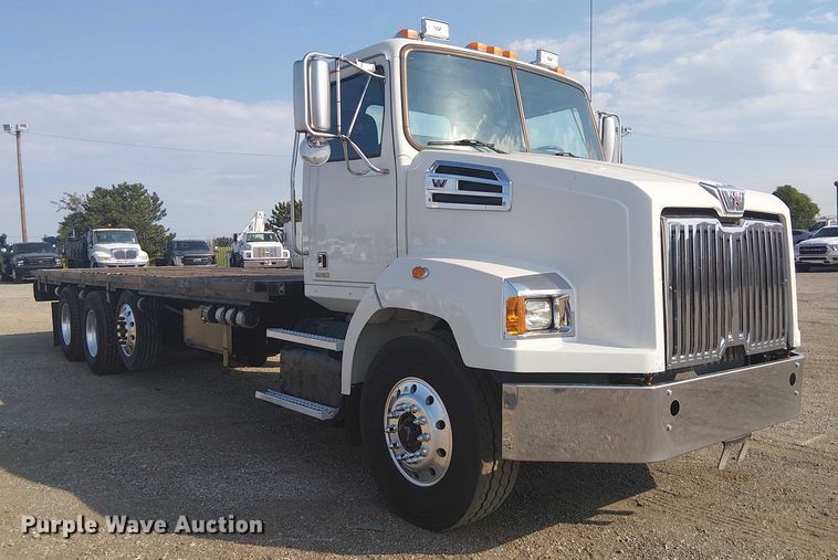image for item NU9722 2019 Western Star 4700 flatbed truck