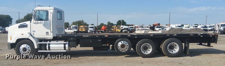 image for item NU9722 2019 Western Star 4700 flatbed truck