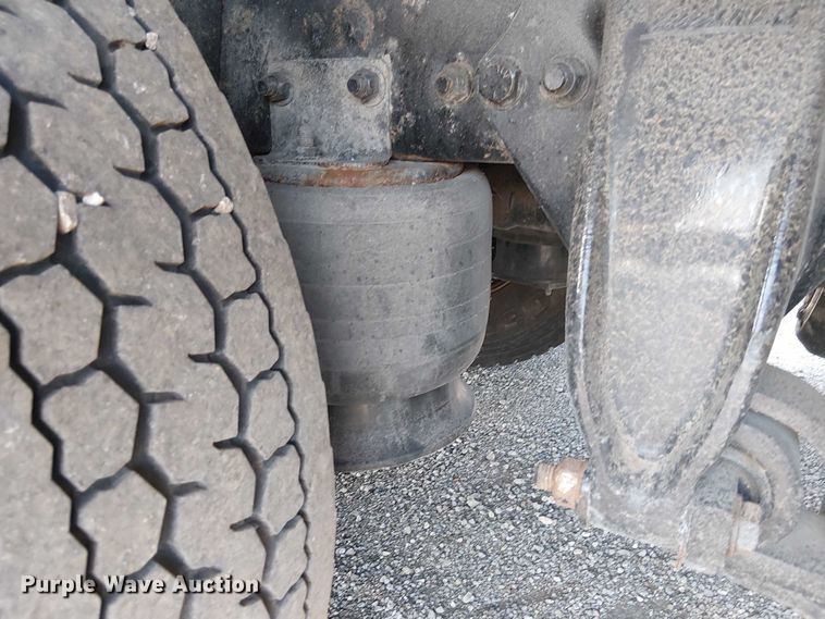 image for item NU9722 2019 Western Star 4700 flatbed truck