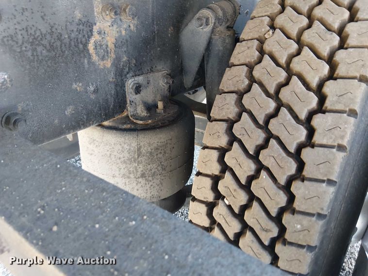 image for item NU9722 2019 Western Star 4700 flatbed truck