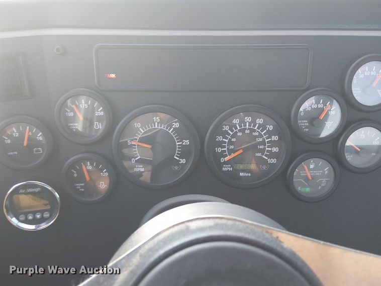 image for item NU9722 2019 Western Star 4700 flatbed truck