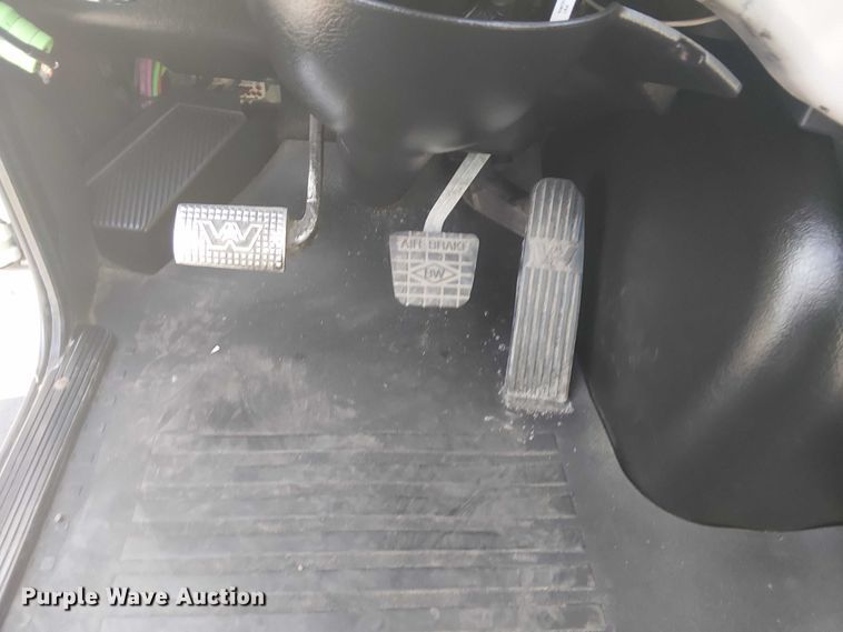 image for item NU9722 2019 Western Star 4700 flatbed truck