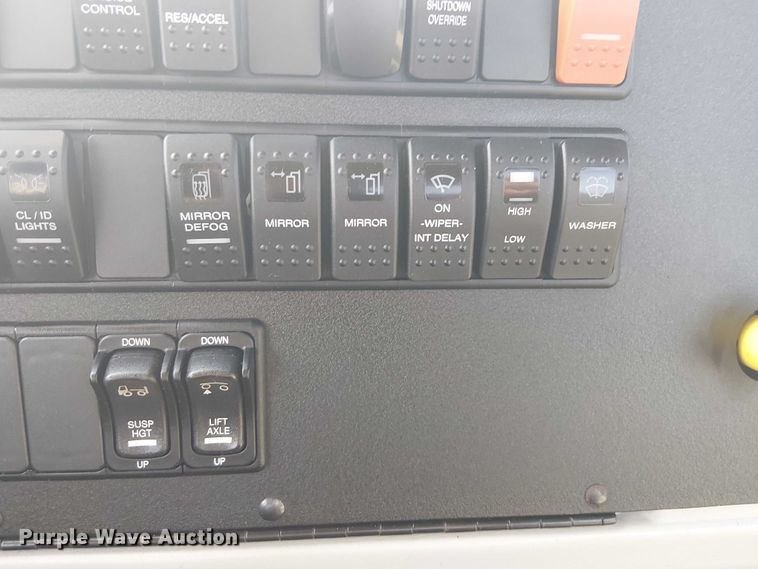 image for item NU9722 2019 Western Star 4700 flatbed truck