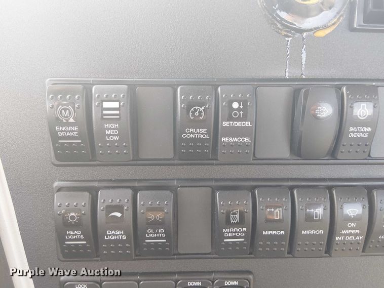 image for item NU9722 2019 Western Star 4700 flatbed truck