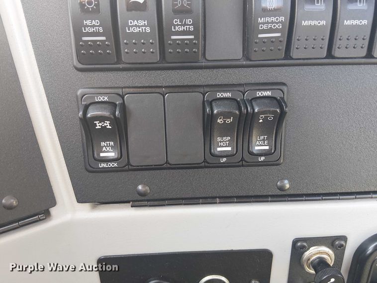 image for item NU9722 2019 Western Star 4700 flatbed truck