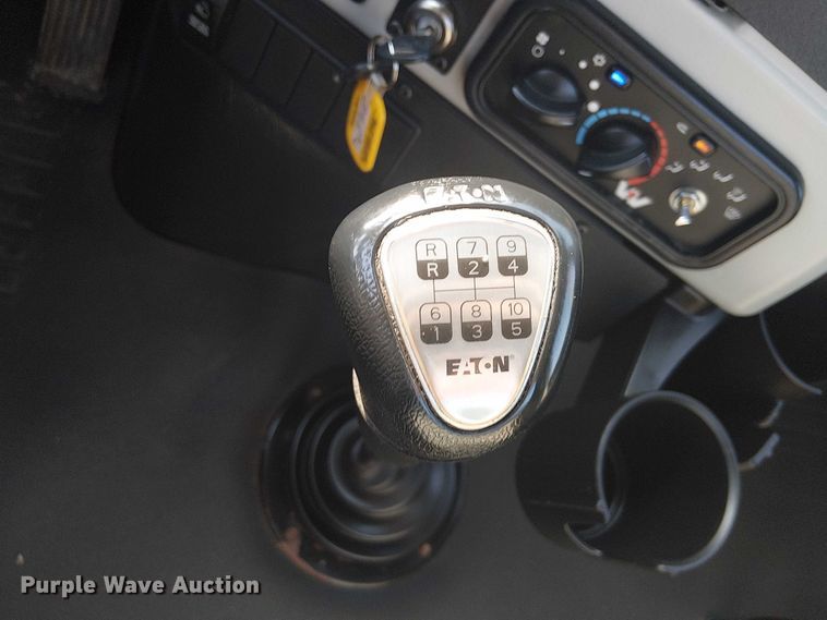 image for item NU9722 2019 Western Star 4700 flatbed truck