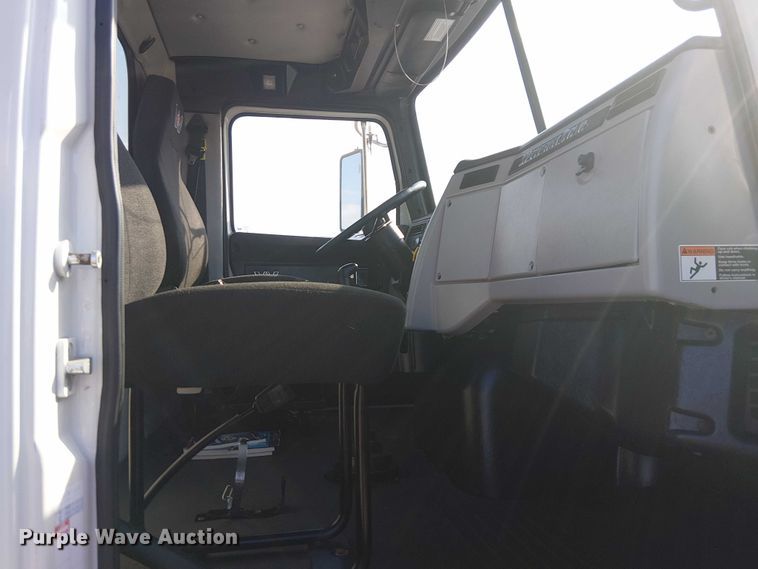 image for item NU9722 2019 Western Star 4700 flatbed truck