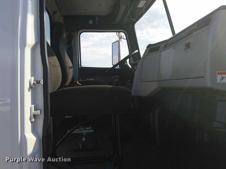 image for item NU9722 2019 Western Star 4700 flatbed truck