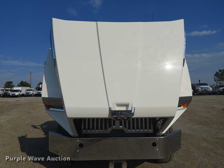 image for item NU9722 2019 Western Star 4700 flatbed truck
