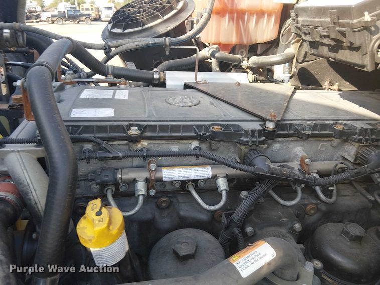 image for item NU9722 2019 Western Star 4700 flatbed truck