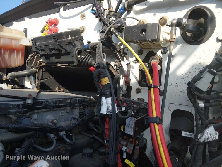 image for item NU9722 2019 Western Star 4700 flatbed truck