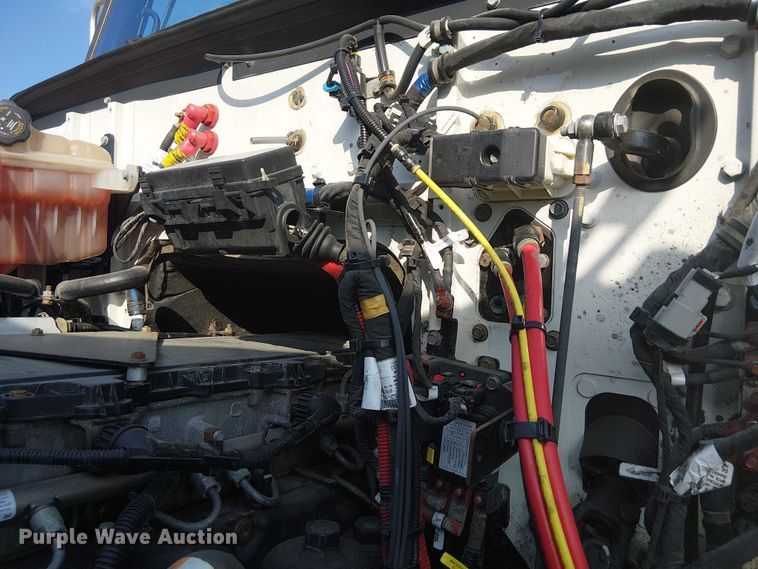 image for item NU9722 2019 Western Star 4700 flatbed truck