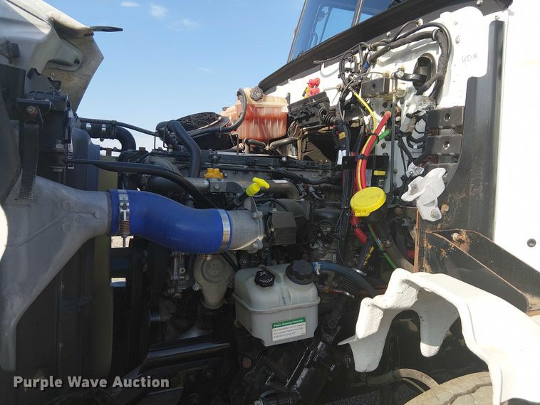 image for item NU9722 2019 Western Star 4700 flatbed truck