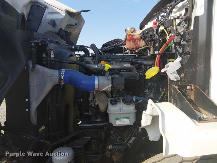 image for item NU9722 2019 Western Star 4700 flatbed truck