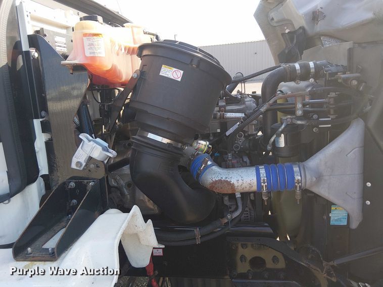 image for item NU9722 2019 Western Star 4700 flatbed truck