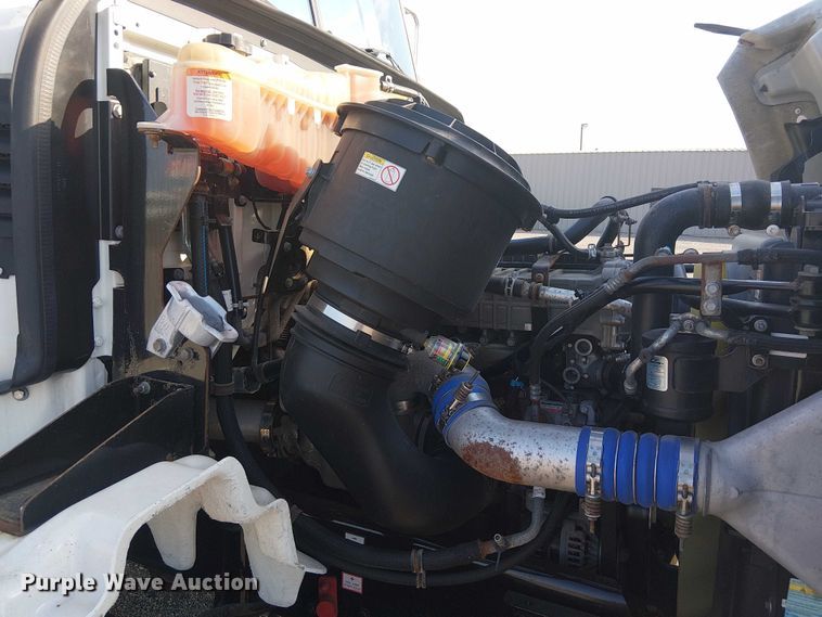 image for item NU9722 2019 Western Star 4700 flatbed truck