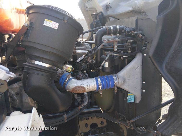 image for item NU9722 2019 Western Star 4700 flatbed truck