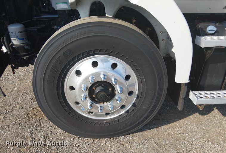 image for item NU9722 2019 Western Star 4700 flatbed truck