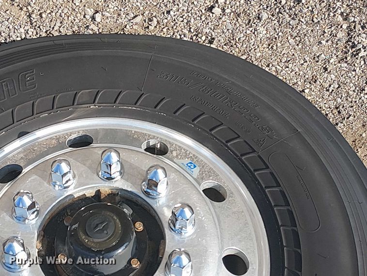 image for item NU9722 2019 Western Star 4700 flatbed truck