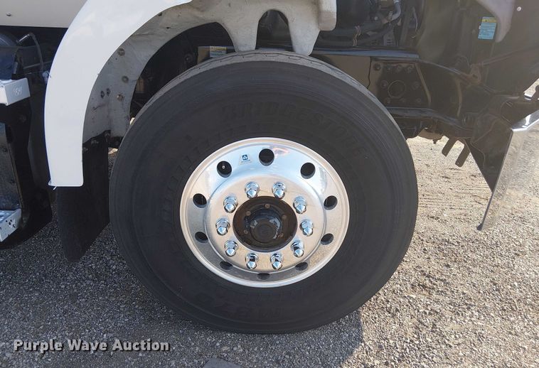 image for item NU9722 2019 Western Star 4700 flatbed truck